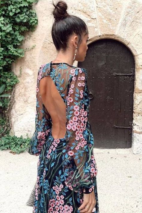 Outfit Boda, Lady Diva, Dress For Wedding Guest, Design Perspective, 2023 Dress, Boho Whimsical, Floral Embroidery Dress, Colorful Places, Moroccan Caftan