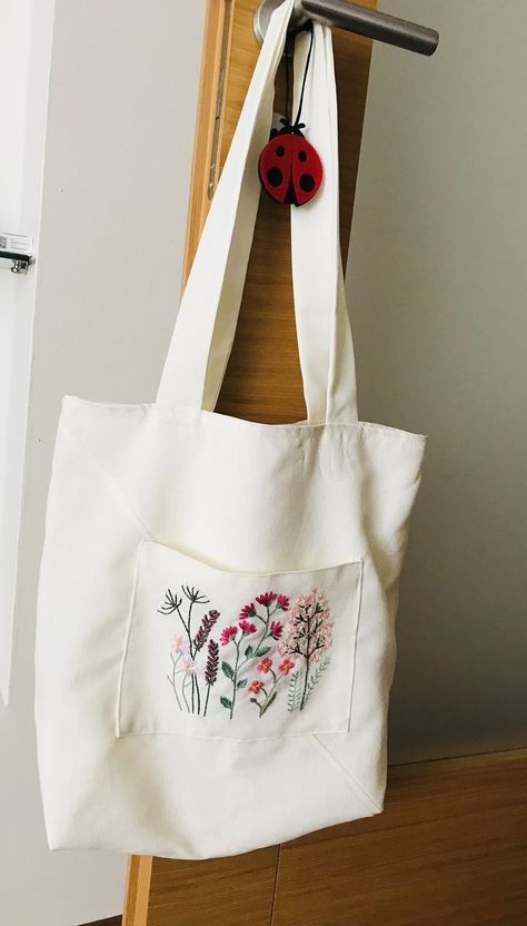 Shopping Bags Pattern, Fabric Shopping Bags, Tote Bags Design, Tote Bag Diy Pattern, Tote Bag Ideas, Diy Tote Bag Design, Bag With Embroidery, Shopping Bag Pattern, Handpainted Tote Bags