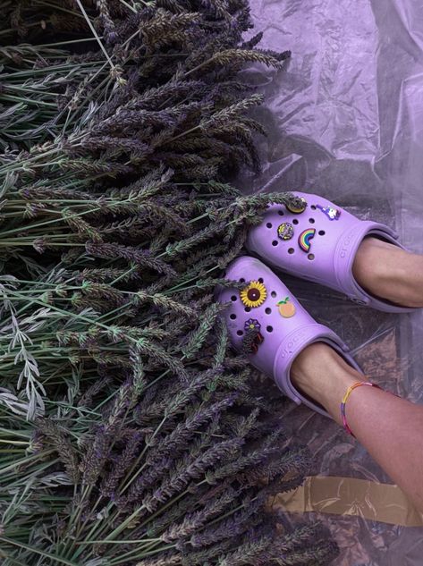 #crocs #purple #levanter Lavender Crocs Outfit, Crocs Outfit Aesthetic, Crocs Outfit, Outfit Aesthetic, Lavender, Sandals, Purple