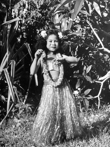 Duke Kahanamoku, Cultural Dress, Hawaiian History, Hawaii Hula, 1 Samuel 1 27, Hawaiian Dancers, Beautiful Hawaii, Hula Skirt, Lay Low