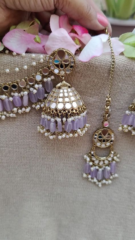 jewelssplanet on Instagram: Gorgeous lilac mirror jhumkas with attached earchains and maangtikka ❤️❤️❤️ Lilac Indian Jewellery, Mirror Jhumkas, Saree Earrings, Mehndi Jewellery, Fancy Saree, Stylish Mehndi, Stylish Mehndi Designs, Princess Jewelry, Fancy Jewellery Designs