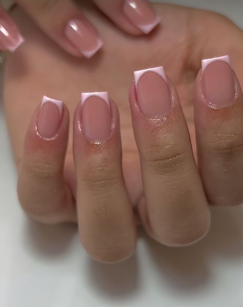 Short Nails Nurse, Small Nails Color, Natural Nail Pink French Tip, Shorties Inspo Nails, Medical Assistant Nails, Cute Professional Nails, Nail Ideas For Nurses, Nurse Friendly Nails, Elegant Nail Designs Short