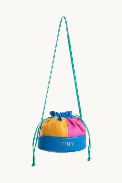 This color block bucket bag in pink, yellow and blue has a long strap to carry it comfortably on your shoulders or across the body and a drawstring to keep your little one's possessions safe and secure.Measurements: Height 16 cm x Width 14 cm x Depth 14 cm. Drawstring Bag Design, Newborn Registry, Zepeto Looks Ideas, Bags Patterns, Crib Toys, Drawstring Bag Designs, Tiny Cottons, Sustainable Practices, Bubble Romper