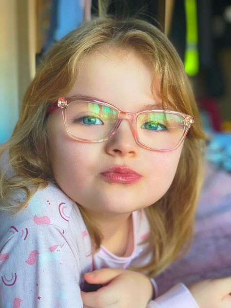 Kids With Glasses, Girls Glasses, Kids Glasses, Girls With Glasses, Little Mix, Womens Glasses, Glasses Fashion, Baby Pink, Kids Fashion