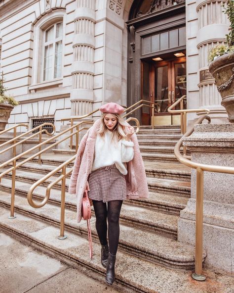 Pink Fall Outfits, Pink Teddy Coat, Beret Outfit, Pink Beret, Style Beret, Visit Philadelphia, Cosy Outfit, Classic French Style, Disneyland Outfits