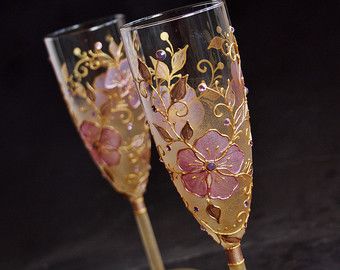 Champagne Glasses Decorated, Wedding Toasting Glasses, Wine Glass Designs, Wedding Wine Glasses, Wedding Champagne Glasses, Decorated Wine Glasses, Glass Painting Designs, Toasting Glasses, Wine Glass Art