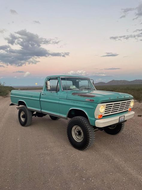 Old Diesel Trucks, Old Fashion Trucks, Old Cars And Trucks, Old Chevrolet Trucks, Old Country Trucks, Cute Trucks, 90s Truck, Cowgirl Truck, Old Trucks Chevy