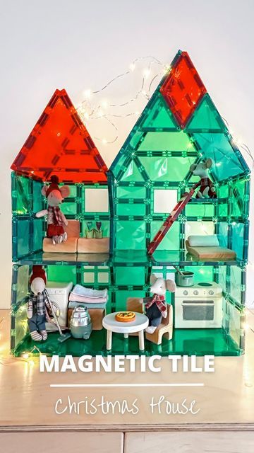 Magnatiles Christmas Ideas, Christmas Magnatile Ideas, Elf Magnatiles, Magnetic Tiles Christmas, Magnet Tiles Building Ideas Easy, Magna Tile Castle, Magnatiles Ideas, Maileg Dollhouse, Magnetic Building Toys