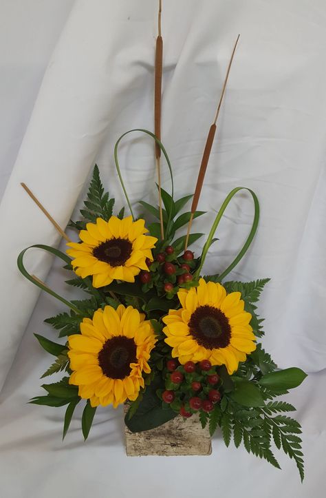 Sunflower Arrangements Rustic, Flower Shop Decor, Floral Art Arrangements, Sunflower Arrangements, Flower Arrangement Designs, Florist Design, Fall Flower Arrangements, Church Flower Arrangements, Flowers Delivery