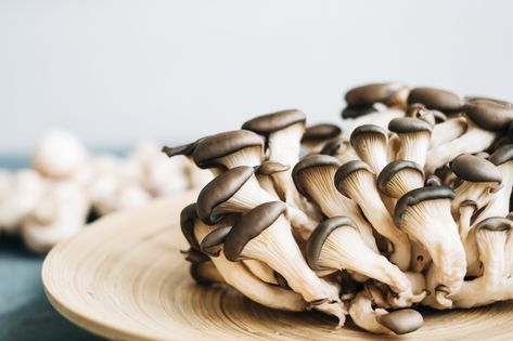 Blue Oyster Mushroom - What It Is And How To Cook It - Foods Guy Blue Oyster Mushrooms, Best Mushroom Recipes, Wild Mushroom Recipes, Oyster Mushroom Recipe, Edible Wild Mushrooms, Mushrooms Recipes, Mushroom Recipes Pasta, Whole Foods Plant Based Diet, Food Entrees