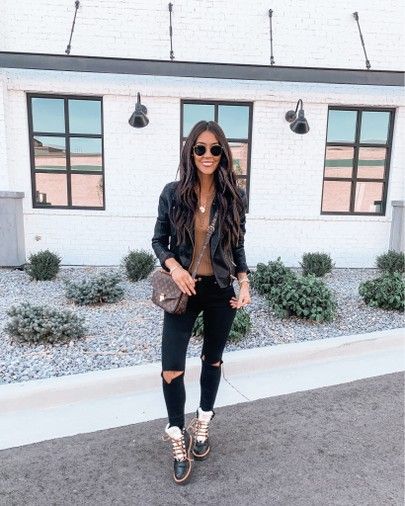 Marc Fisher Boots, Blogger Outfit Inspiration, Outfit Boots, Fall Boots Outfit, Boots On Sale, Stretch Boots, Booties Outfit, Top Fashion Bloggers, Soft Jeans