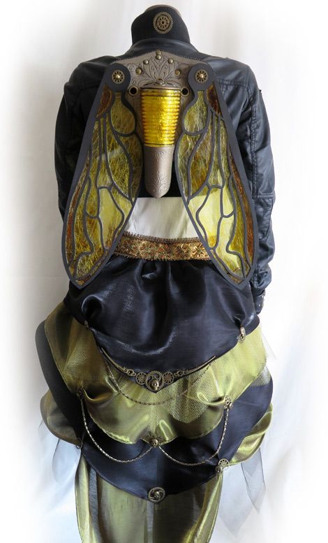 Steampunk Wasp outfit - back Wasp Outfit, Queen Bee Costume, Bug Costume, Medieval Garb, Fairy Outfit, Bee Costume, Diy Kostüm, Bee Dress, 1800s Fashion