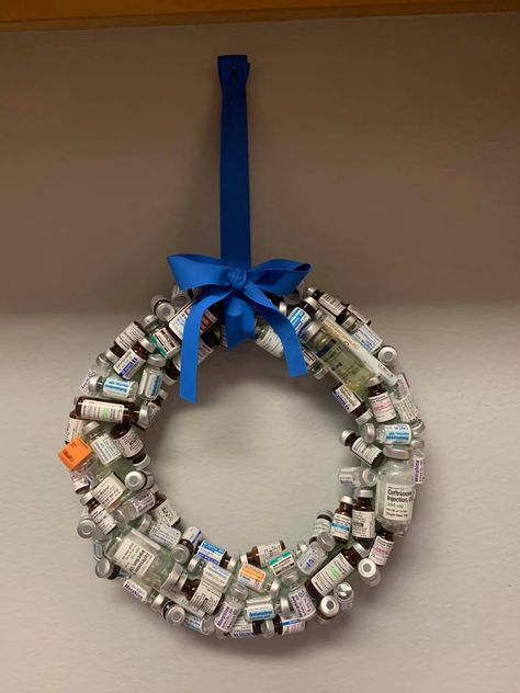 Vials Wreath, Vials Christmas Decor, Christmas Decor Ideas For Laboratory, Medical Wreath Ideas, Pharmacy Wreath Ideas, Pharmacy Christmas Decor, Medicine Vial Crafts, Medical Office Christmas Tree, Nursing Station Christmas Decorations