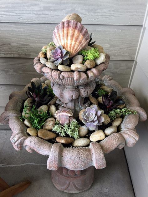 A succulent garden to repurpose an old fountain Fountain Planter, Old Fountain, Fountain Decor, Yard Fountain, Small Water Fountain, Front Yard Ideas, Patio Gardens, Water Ideas, Concrete Fountains