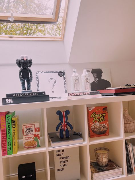 Supreme Room Decor, Kaws Home Decor, Kaws Book, Vibey Rooms, Decoration Books, Mens Bedroom Decor, First Birthday Favors, Aesthetic Decoration, Box Shelf