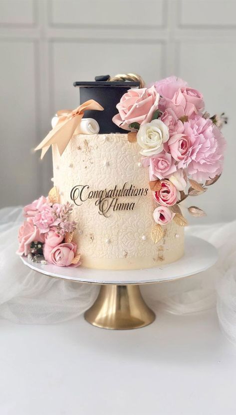 Rose Gold Graduation Cake, Graduation Cake Ideas College, Elegant Graduation Cakes, Girl Graduation Cake, Pink Grad Cake, Cake Ideas 2023, Graduation Sheet Cake Ideas, Cute Cake Ideas, Simple Graduation Cakes