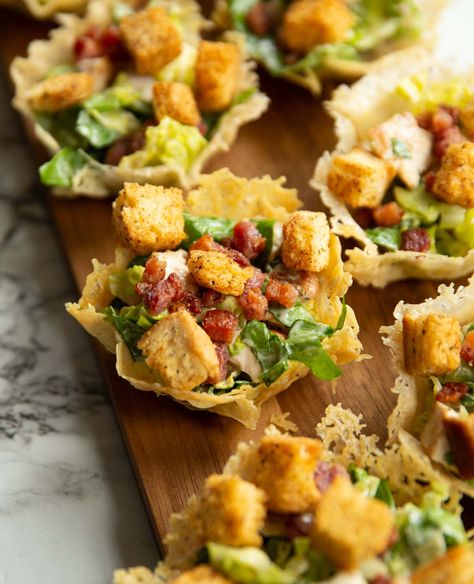 These mini parmesan cups are the perfect finger food for any occasion! They're also loaded with a quick and ridiculously Caesar Salad. | www.dontgobaconmyheart.co.uk Caesar Salad Cups, Salad Parmesan, Salad Cups, Parmesan Cups, Parmesan Salad, Daily Recipes, Caesar Salad, Daily Meals, Chicken Breast Recipes