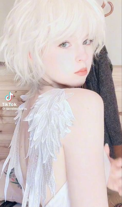 Albino Girl, Old Fashion Dresses, Fantasy Photography, Fluffy Hair, Favorite Hairstyles, Hair Reference, Cute Anime Pics, Face Claims, Pretty Face