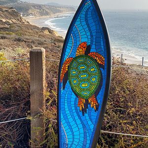 Surfboard Art Decor, Turtle Surfboard, Sea Turtle Mosaic, Turtle Mosaic, Surfboard Wall Art, Turtle Decor, Mosaic Tile Art, Surfboard Art, Glass Mosaic Art