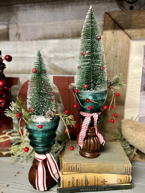 Christmas Insulators, Vintage Insulators Ideas, Bottlebrush Trees, Vintage Christmas Crafts, Thrift Flips, Halloween Figures, Christmas Vignettes, Antique Booth, Bottle Tree