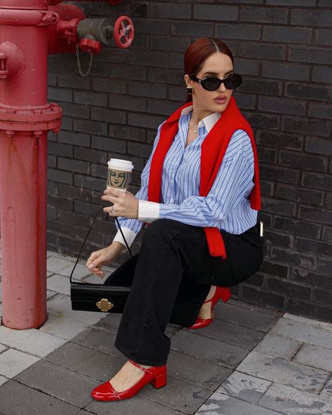 How To Style Red Boots Outfit Ideas, Red And Blue Outfits For Women, Red And Navy Blue Outfit, Red Blue Outfit, Red Heels Outfit, Outfit Semi Formal, Outfit Formal Mujer, Red Shoes Outfit, Curvy Casual Outfits