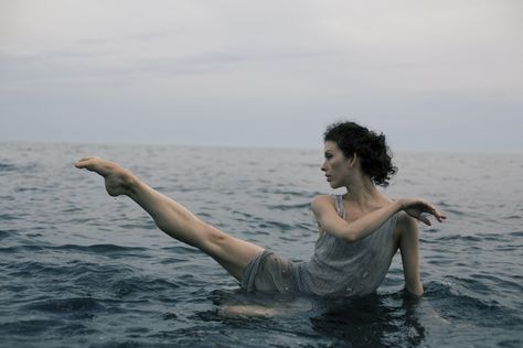 Water Pose, Water Dance, Dance Pics, Lord Of The Dance, Water Shoot, Australian Ballet, Dance Forever, Pose Inspiration, Bathing Beauty