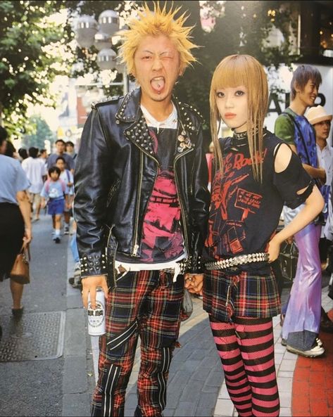 Japanese Punk Fashion, Punk Couple, Japanese Punk, Harajuku Punk, Japanese Magazine, Kei Visual, Harajuku Fashion Street, Gothic Vampire, Tokyo Street Style