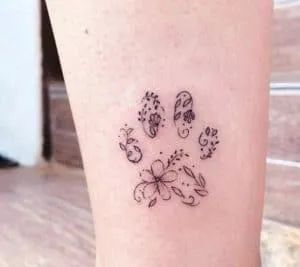 Pawprint Tattoo, Dog Paw Tattoo, Shape Tattoo, Paw Tattoo, Arrow Tattoo, Memorial Tattoos, Dog Tattoo, Pattern Tattoo, Trendy Tattoos