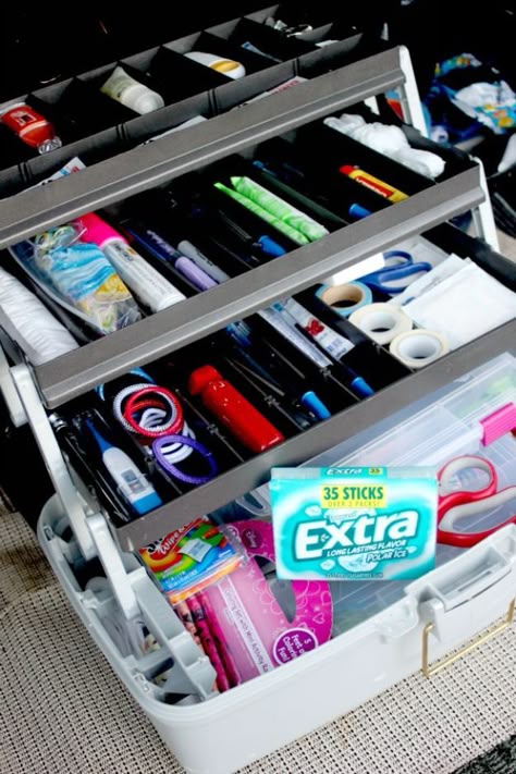 Car Organization Ideas - Tackle Box Organizer - DIY Tips and Tricks for Organizing Cars - Dollar Store Storage Projects for Mom, Kids and Teens - Keep Your Car, Truck or SUV Clean On A Road Trip With These solutions for interiors and Trunk, Front Seat - Do It Yourself Caddy and Easy, Cool Lifehacks http://diyjoy.com/car-organizing-ideas Car Organizing, Car Organization Diy, Clean Hacks, Diy Organizer, Car Tips, Car Things, Car Essentials, Car Organization, Car Kit