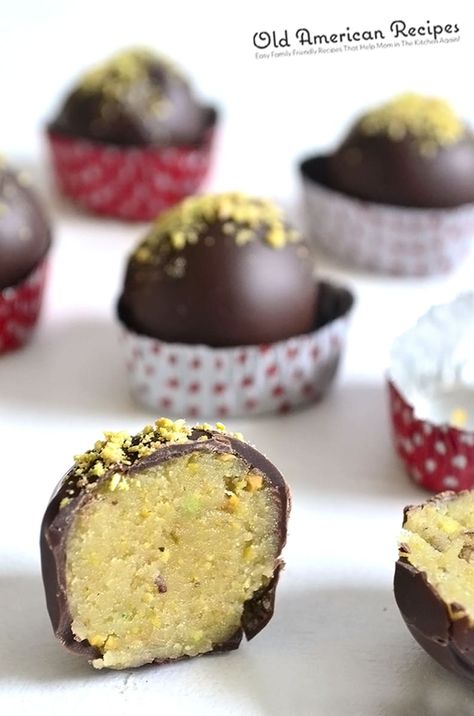 Marzipan Chocolate Pralines - Old American Recipes Marzipan Desserts, Marzipan Candy, Chocolate Pralines, Truffle Recipes, Praline Recipe, Vegan Truffles, Chocolate Bites, Candy Truffles, Mini Treats