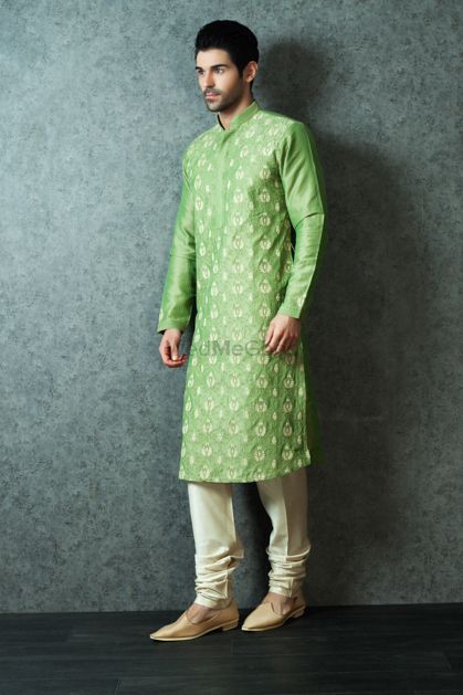 Men Pictures, Ethenic Wear, Dori Work, Modern Indian Wedding, Mens Wedding Attire, Silk Kurta, Men Wear, Engagement Outfits, Groom Wear