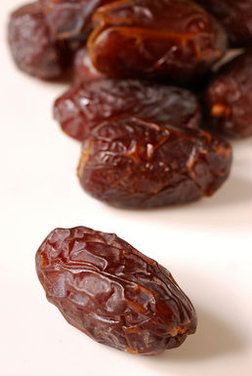 Dates, Almonds & Manchego- Stuff almonds and slices of manchego into the dates. Plant Based Diet Benefits, Apple Benefits, Fresh Dates, Lemon Health Benefits, Apple Cider Benefits, Lemon Benefits, Date Recipes, Green Tea Benefits, Easy Pie