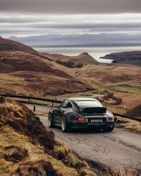 rubber burners • Instagram Porsche Aesthetic, Porsche Wallpaper, Newark Delaware, Singer Porsche, 10 Fun Facts, Singer Vehicle Design, Porsche 550, Vintage Porsche, Classy Cars