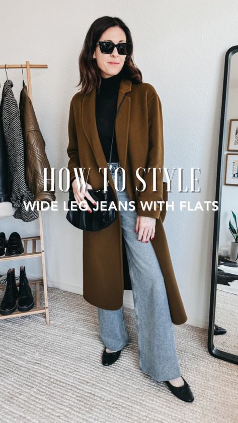 Flare Jeans With Loafers, Wide Leg Jeans With Flats, Shoes To Wear With Wide Leg Jeans, Professor Costume, Wide Leg Jeans Winter, How To Wear Wide Leg Jeans, Jeans With Flats, How To Style Wide Leg Jeans, Jeans And Sneakers Outfit