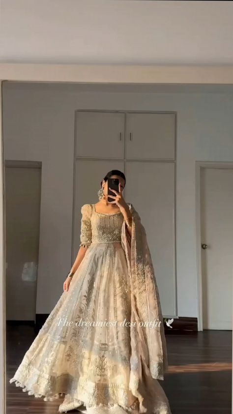 Dresses For Walima, Aesthetic Gown, Wedding Dress For Girls, Desi Look, Wedding Dresses Pakistani, Girls Winter Outfits, Pakistan Dress, Desi Dress, Desi Wedding Dresses