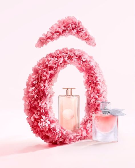 Lancôme Official (@lancomeofficial) • Instagram photos and videos Lancome Rose, Reinvent Yourself, Fresh Fragrances, The Rose, New Season, Business Women, Fragrance, Instagram Photos, Photo And Video