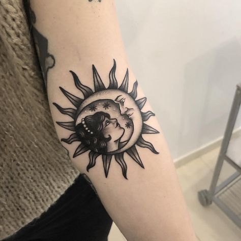 Last one done last week at @vom_scheitel_bis_zur_sohle 🌙 Many thanks Corinna for let me do this lovely piece✨🖤 * * #traditionaltattoo… Traditional Sun Tattoo, Traditional Tattoo Man, Grace Tattoos, Traditional Tattoo Inspiration, Sun And Moon Tattoo, Planet Tattoos, Half Sleeve Tattoos For Guys, Sun Tattoos, Old Tattoos