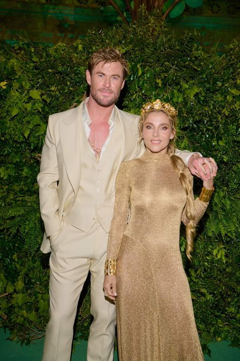 Chris Hemsworth And Elsa Pataky, Elsa Pataky, Tv Sport, Australian Actors, Liam Hemsworth, Movie Fashion, Chris Hemsworth, Good Looking Men, Movies And Tv Shows