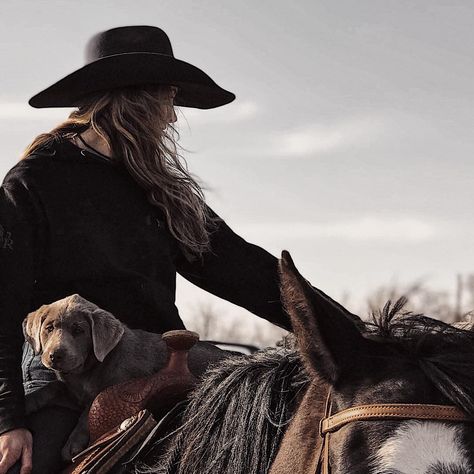 Female Outlaw Aesthetic, Bandit Aesthetic Western, Black Hair Cowgirl Aesthetic, Cowgirl Dark Aesthetic, Old Western Woman Aesthetic, Cowboy Outfits Men, Wild West Horse Aesthetic, Western Glam, Western Photography