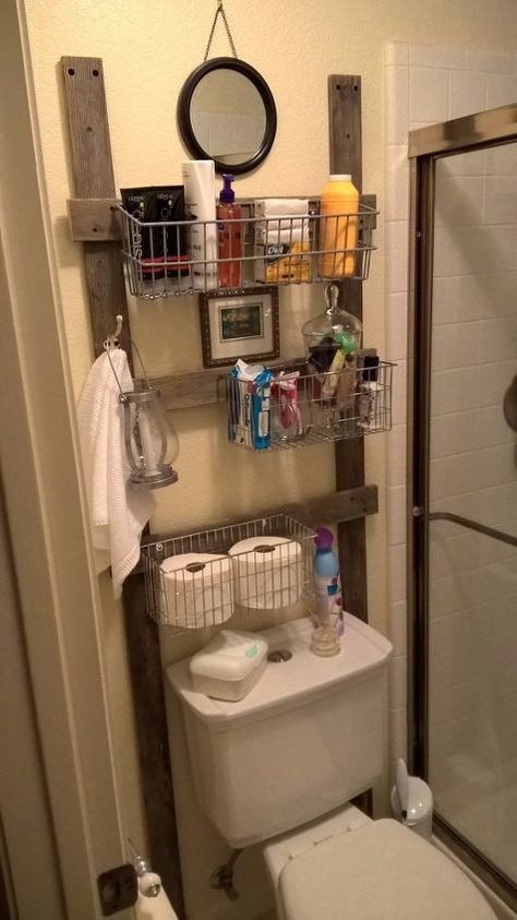 Reclaimed Bathroom, Travel Trailer Organization, Ideas Cuarto, Camper Bathroom, Bathroom Caddy, Camper Organization, Rv Bathroom, Camper Hacks, Apartment Storage