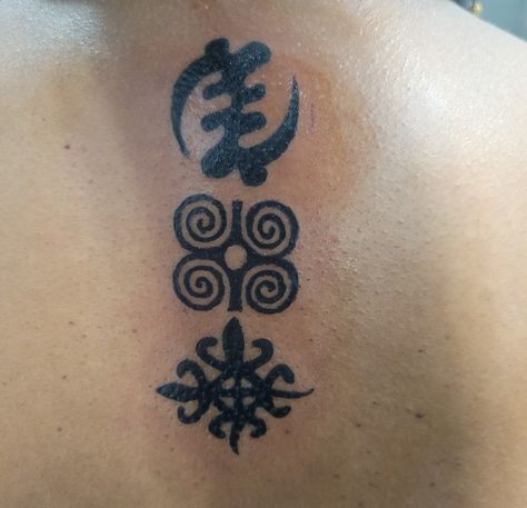 Nigerian Tattoo Ideas, Gye Nyame Tattoo, Nigerian Tattoo, Wishlist Manifestation, Spirituality Tattoos, Adinkra Tattoo, Tattoo Collage, Dark Skin Tattoo, Cute Henna Tattoos