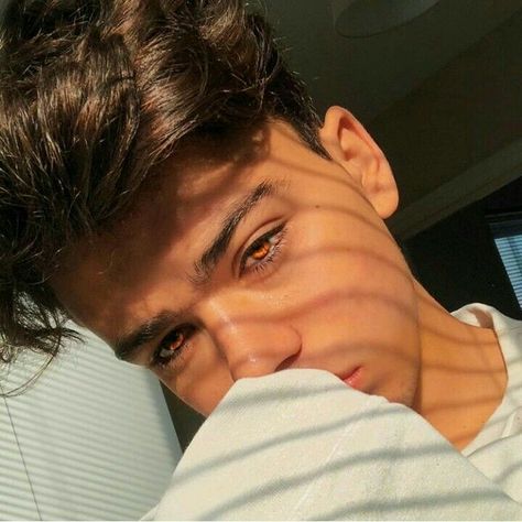 ;;Boys - Pinterest: @SkyyBlueee - Créditos de la imagen a su respectivo creador.♡ Boy Photography Poses, Tumblr Boys, Explore Travel, Teenage Boys, Pretty Eyes, Brown Eyes, Teen Wolf, Travel Ideas