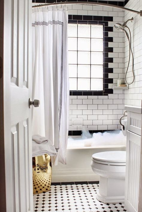 Savor Home: Search results for bathroom Bathrooms Vintage, Drømme Bad, Makeover Kamar Mandi, White Bathrooms, Hunted Interior, Black And White Tile, Retro Bathroom, Black Grout, Black White Bathrooms