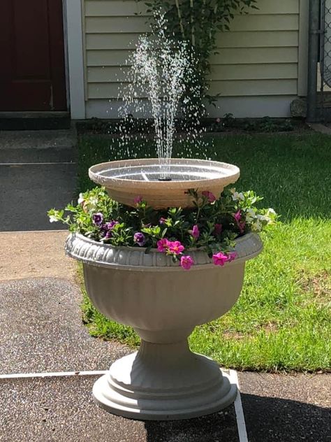 Water Fountain With Plants, Spanish Style Backyard Landscaping, Outdoor Diy Ideas, Small Fountains Outdoor, Flower Pot Solar Fountain, Backyard Fountain Ideas, Diy Fountains Backyard, Flower Pot Fountain Diy Solar, Fountain Filled With Flowers