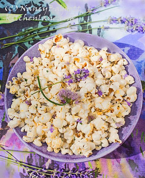 Lavender and Chive Herbed Popcorn–Best Ever Recipe Lavender Food Recipes, Dried Lavender Uses, Lavender Popcorn, Lavendar Recipe, Lavender Food, Lavender Dessert, Flower Recipes, Lavender Recipes, Culinary Lavender