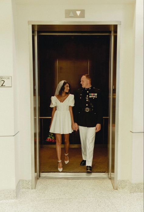 Engagement Photoshoot Ideas Elevator, Couple In Elevator Aesthetic, Couples Photoshoot Elevator, Elevator Photoshoot, Wedding Photos Elevator, Elevator Elopement Photos, Shooting Couple, Courthouse Wedding Photos, Flash Photo