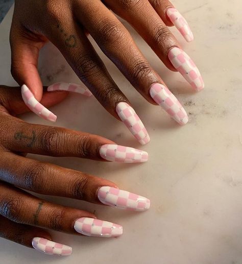 Checkered Baby Pink💅🏽 • • • • • Follow @nailthegram For More💅🏽 ? Brown Checkered Nails, Checker Nails, Strawberry Shortcake Nails, Nails Baby Blue, Bio Gel Nails, Checkered Nails, Ten Nails, Brown Checkered, Nail Tutorial