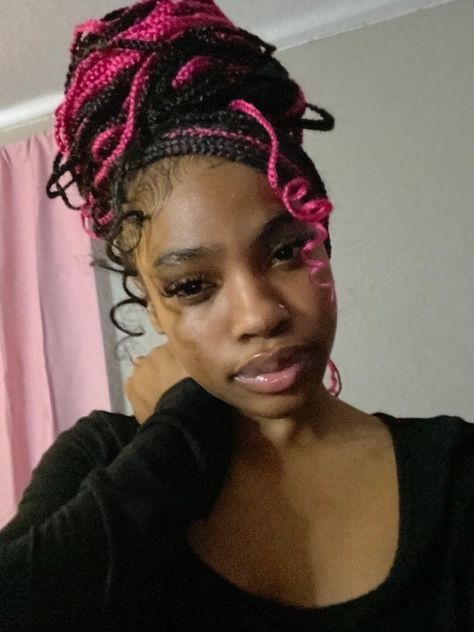 Knotless Braids With Pink, Pink And Black Braids, Braids With Pink, Pink Skunk Stripe, Easy Trendy Hairstyles, Pretty Braids, Box Braids Hairstyles For Black Women, Cute Braided Hairstyles, Braided Hairstyles For Teens