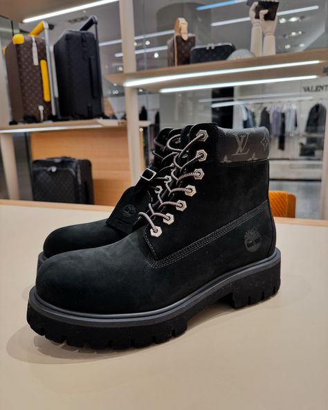 The co-branded LV x Timberland ankle boot combines the workwear spirit of Timberland with the luxury savoir-faire of Louis Vuitton. Model seen at Pharrell Williams' Fall-Winter 2024 men's show, it is made in Italy from the finest grained nubuck leather and features an insulated lining and a seam-sealed construction for optimum comfort and durability. Key details include a collar in Monogram grained calf leather and a tag bearing the signature of the collaboration. #leaguefits #louisvuitton #... Timberland Leather Adventure Work Boots, Black Functional Timberland Sneakers, Timberland Black Leather Hiking Boots, Timberland Ankle Boots, Timberland Black Lace-up Boots, Leather Black Timberland Boots 6', Pharrell Williams, Nubuck Leather, Key Details