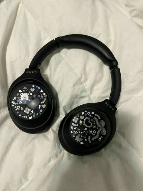 Sony Wh-1000xm4 Aesthetic Black, Black Sony Xm4, Sony Wh 1000 Xm4 Black Aesthetic, Sony Xm4 Black Aesthetic, Sony Headphones Aesthetic Black, Skull Candy Headphones Aesthetic, Headphones Sony Wh-1000xm4, Wh1000xm4 Aesthetic, Black Headphones With Stickers